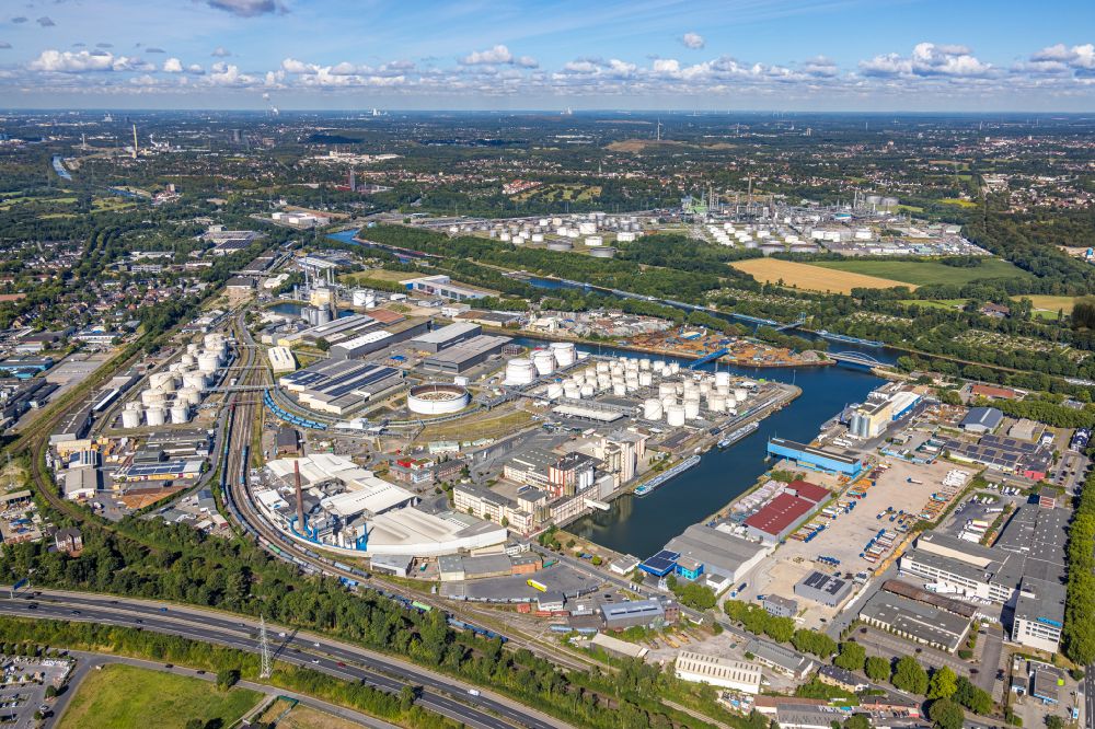 Aerial photograph Gelsenkirchen - Industrial estate and company settlement on Stadthafen in the district Schalke-Nord in Gelsenkirchen at Ruhrgebiet in the state North Rhine-Westphalia, Germany