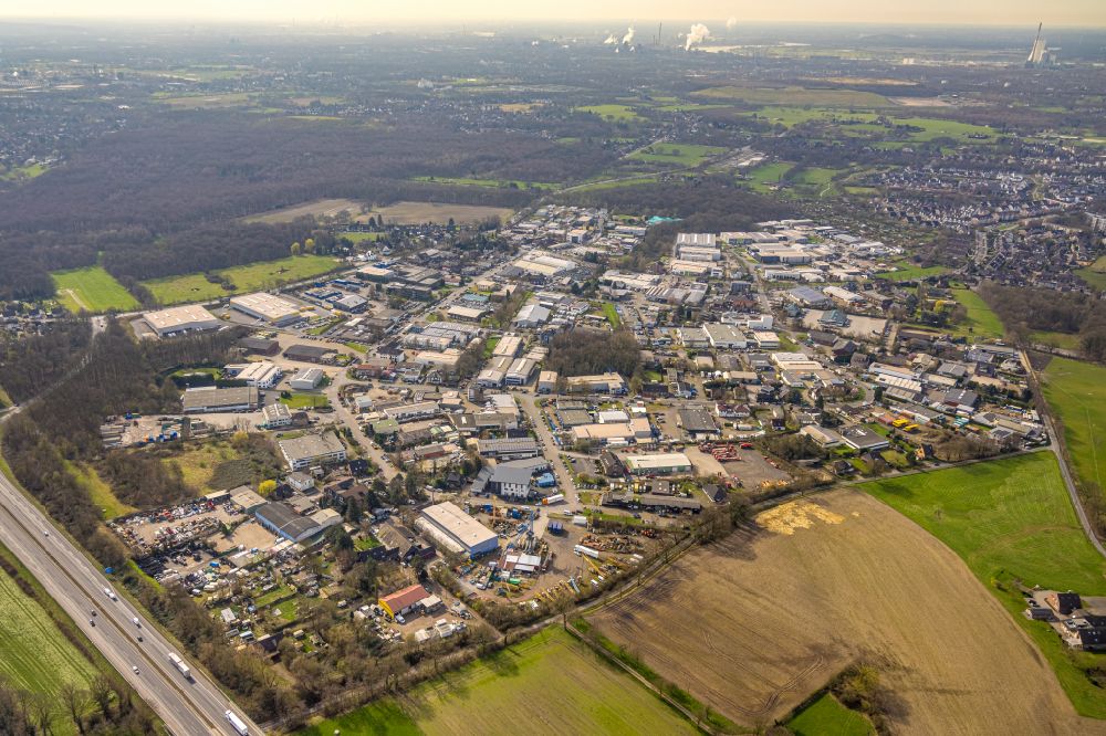 Aerial photograph Dinslaken - Industrial estate and company settlement on the outskirts in Dinslaken in the state North Rhine-Westphalia, Germany