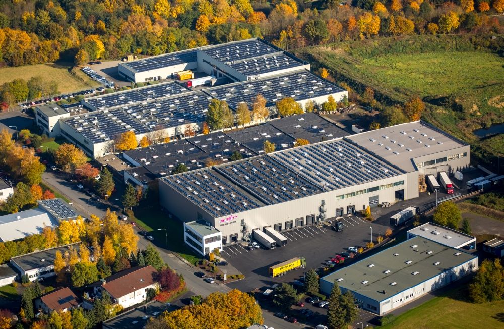 Aerial photograph Bergheim Bachum - Industrial estate and company settlement in Arnsberg in the state North Rhine-Westphalia. The area is surrounded by yellow deciduous trees