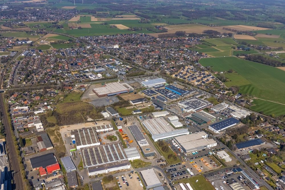 Aerial photograph Wesel - Industrial estate and company settlement in Wesel at Ruhrgebiet in the state North Rhine-Westphalia, Germany