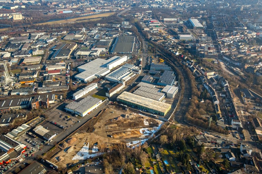 Mülheim an der Ruhr from above - Industrial estate and company settlement on Weseler Strasse in Muelheim on the Ruhr in the state North Rhine-Westphalia, Germany