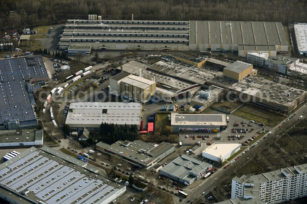 Berlin from the bird's eye view: Industrial estate and company settlement on Zerpenschleuser Ring in the district Maerkisches Viertel in Berlin, Germany