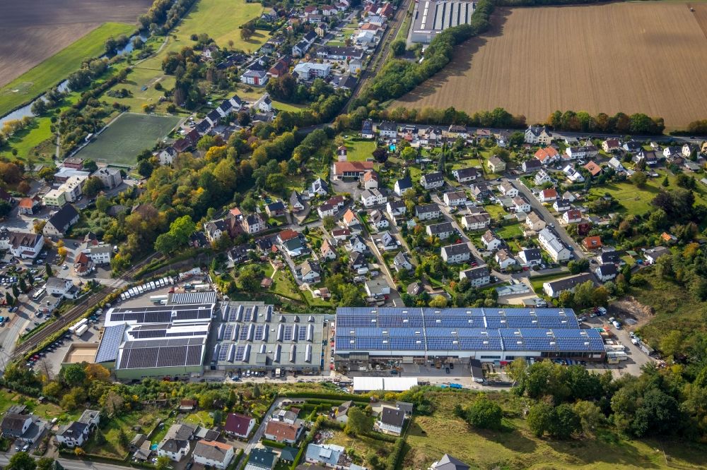 Fröndenberg/Ruhr from above - Mixed development of commercial units and company branches in the residential area of a single-family housing estate on Ardeyer Strasse in the district Langschede in Froendenberg/Ruhr in the state North Rhine-Westphalia, Germany