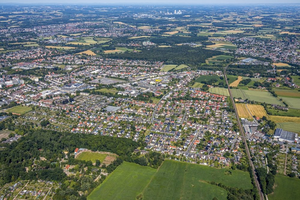 Aerial photograph Hamm - Mixed development of commercial units and company branches in the residential area of a single-family housing estate in the outskirts between B63 and the local railway course along the Langewanneweg in Hamm in the state North Rhine-Westphalia, Germany