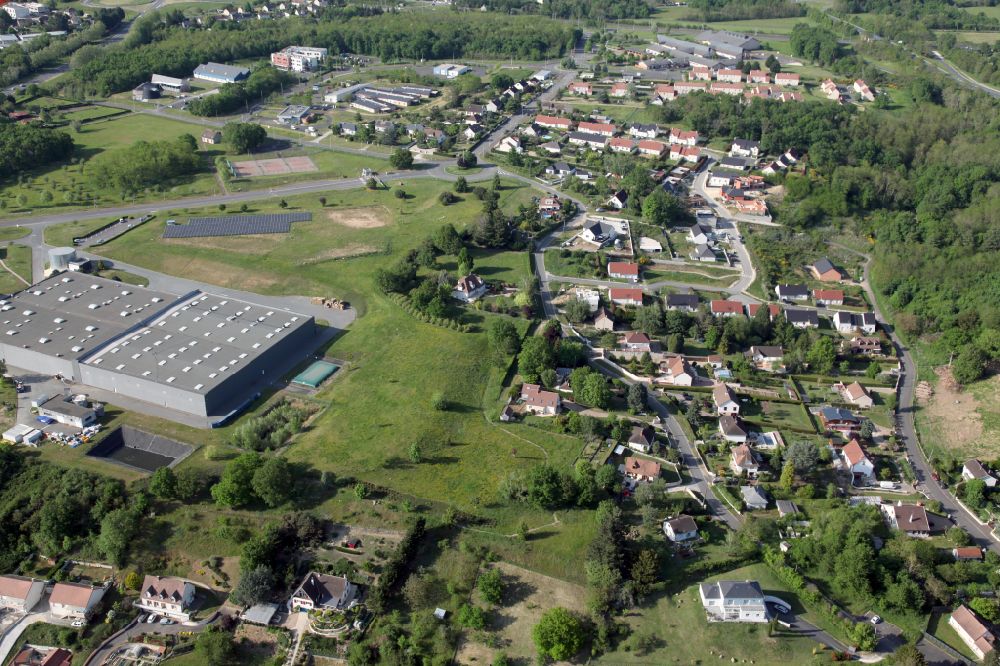Aerial photograph Gien - Mixed development of commercial units and company branches in the residential area of a single-family housing estate in Gien in Centre-Val de Loire, France
