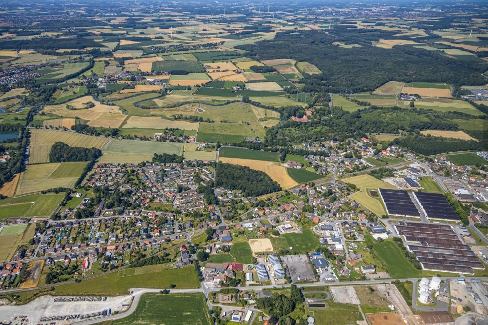 Aerial image Hamm - Mixed development of commercial units and company branches in the residential area of a single-family housing estate Muehlenstrasse - Huelshoffstrasse in the district Uentrop in Hamm in the state North Rhine-Westphalia, Germany