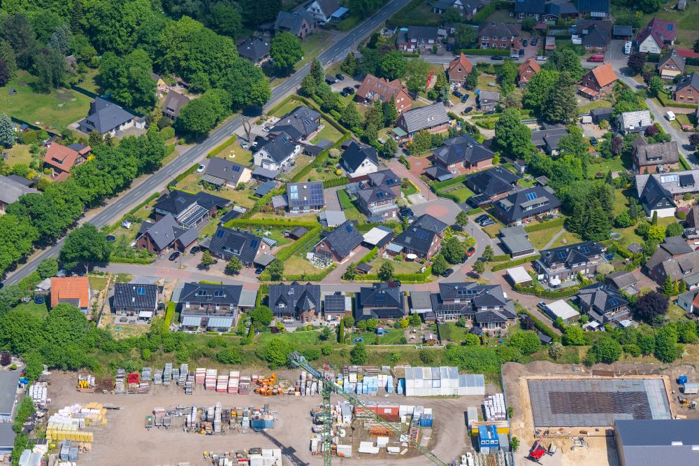 Bliedersdorf from the bird's eye view: Mixed development of commercial units and company branches in the residential area of a single-family housing estate Postmoor in Bliedersdorf in the state Lower Saxony, Germany