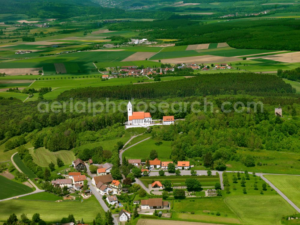 Offingen from the bird's eye view: Mountain Bussen with ther pilgrimage church in Offingen in the state Baden-Wuerttemberg, Germany