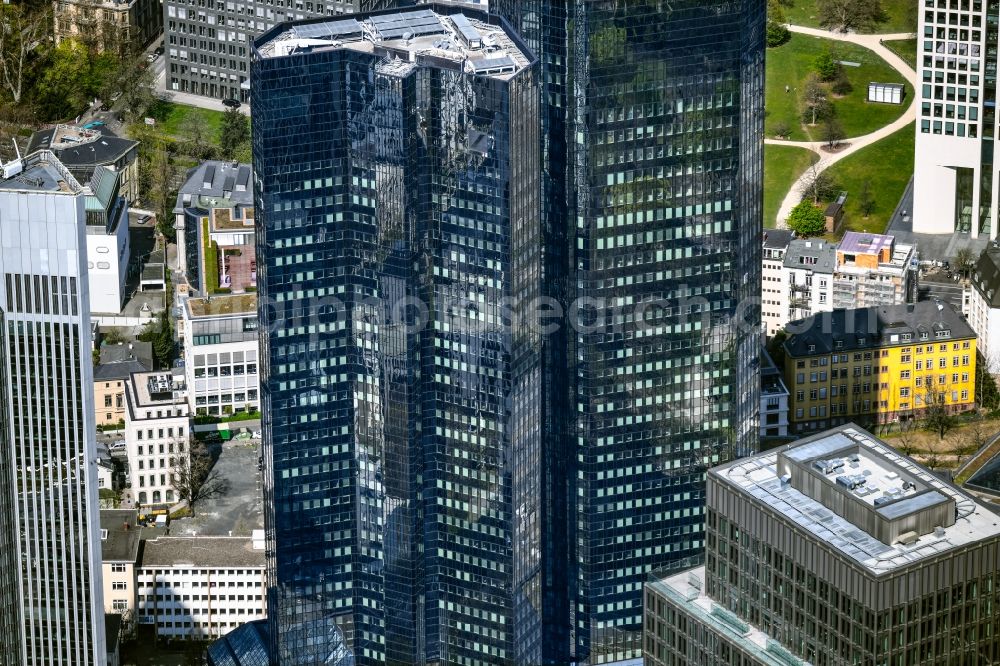 Aerial image Frankfurt am Main - Glass facade surfaces and structures on the high-rise building Deutsche Bank in the district Westend in Frankfurt in the state Hesse, Germany