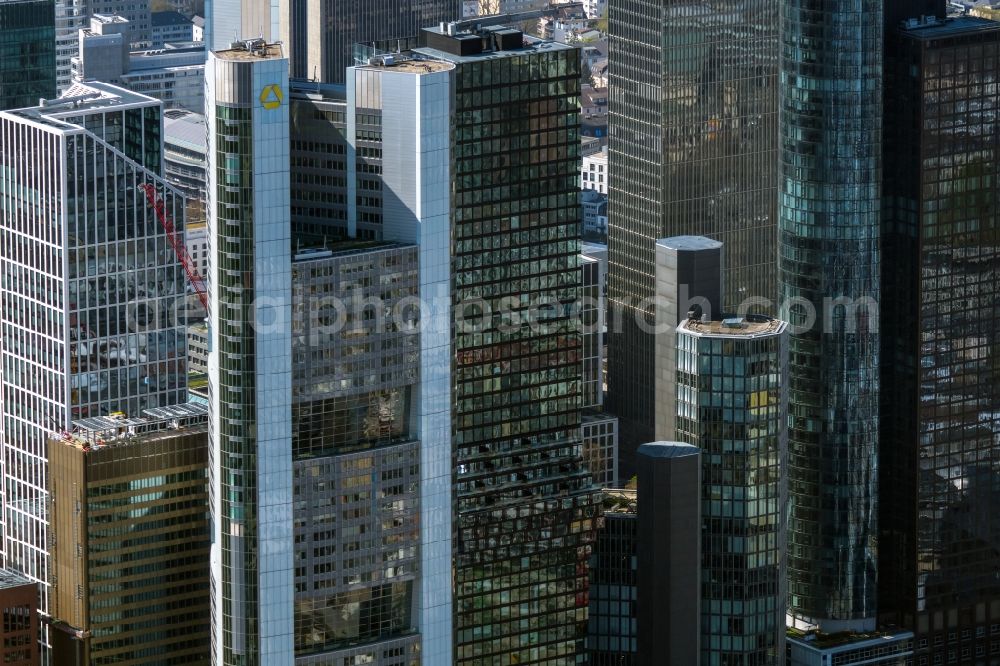 Frankfurt am Main from the bird's eye view: Glass facade surfaces and structures on the high-rise building in the district Innenstadt in Frankfurt in the state Hesse, Germany