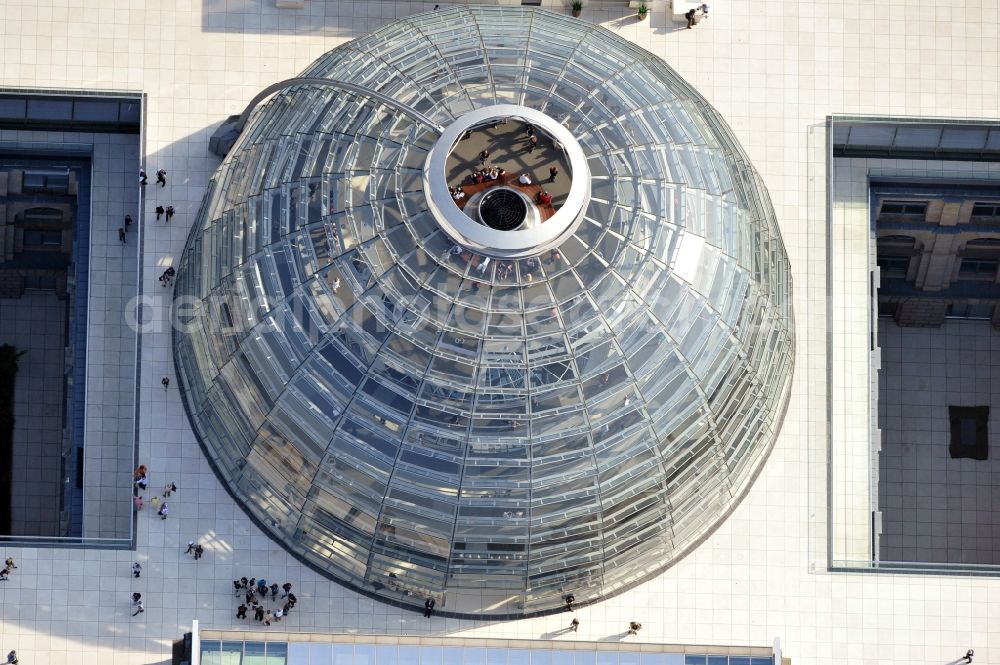Aerial photograph Berlin - Glass dome on the roof of Reichstag in Berlin on the Spree sheets in Berlin - Mitte