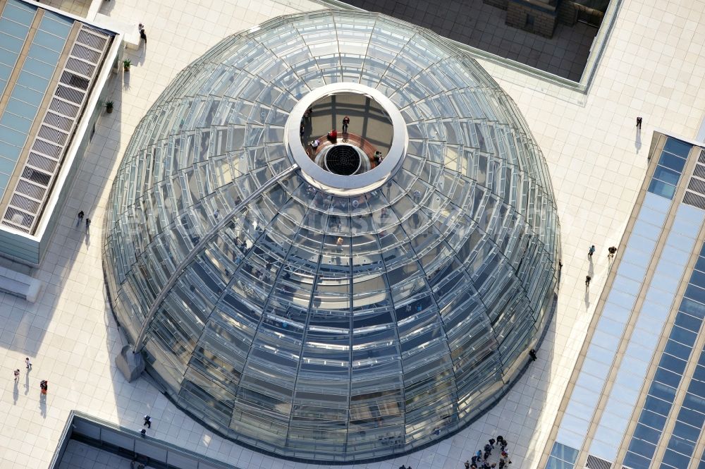 Aerial image Berlin - Glass dome on the roof of Reichstag in Berlin on the Spree sheets in Berlin - Mitte