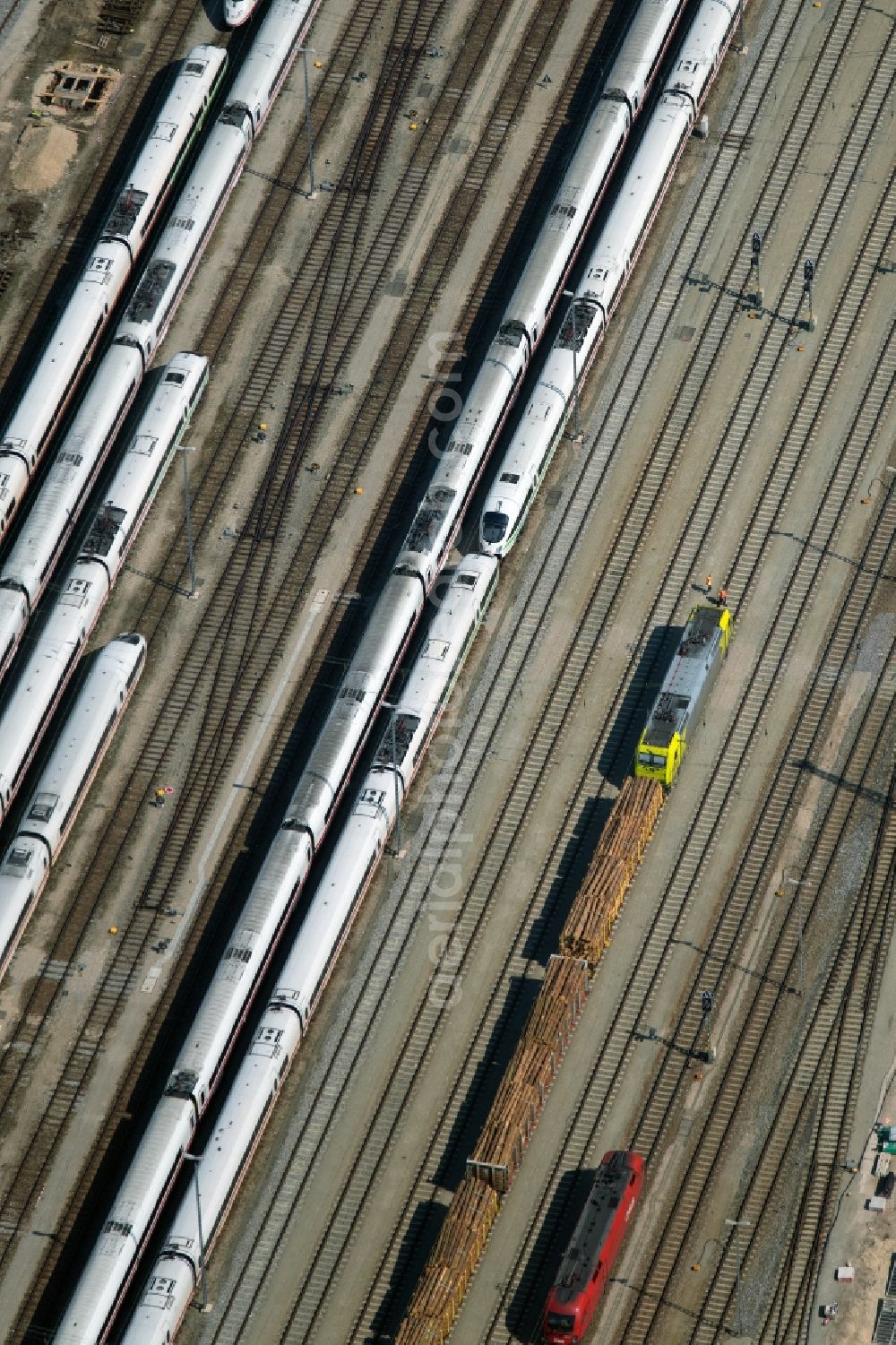 Aerial photograph München - Track systems - siding with ICE and freight trains - east of Wotanstrasse in the district of Neuhausen-Nymphenburg in Munich in the state Bavaria, Germany