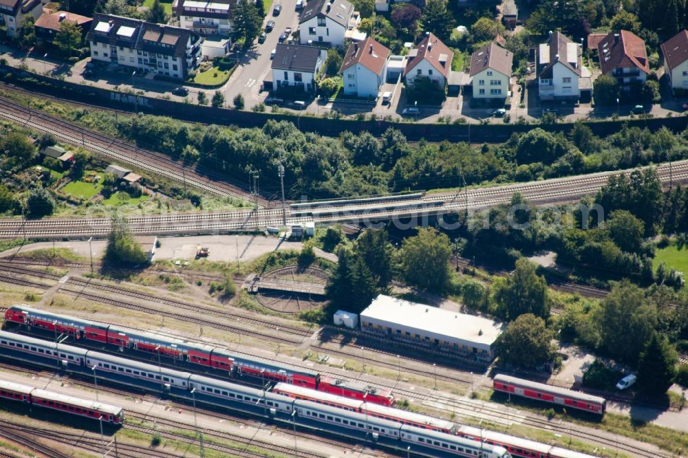 Aerial photograph Karlsruhe - Trackage and rail routes on the roundhouse - locomotive hall of the railway operations work Dampflokfreunde Karlsruhe e.V. in the district Beiertheim - Bulach in Karlsruhe in the state Baden-Wuerttemberg