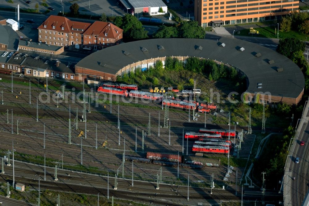 Aerial photograph Halle (Saale) - Trackage and rail routes on the roundhouse - locomotive hall of the railway operations work in Halle (Saale) in the state Saxony-Anhalt, Germany