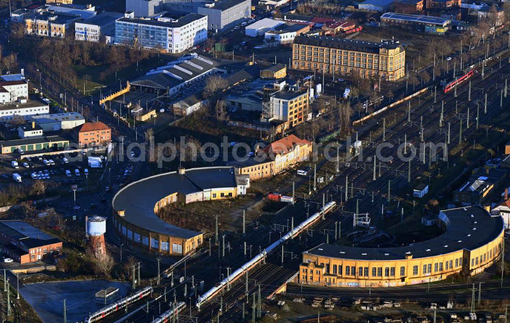 Aerial image Leipzig - Trackage and rail routes on the roundhouse - locomotive hall of the railway operations work in Leipzig in the state Saxony, Germany