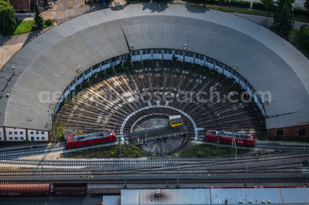 Nürnberg from the bird's eye view: Trackage and rail routes on the roundhouse - locomotive hall of the railway operations work in the district Rangierbahnhof in Nuremberg in the state Bavaria, Germany