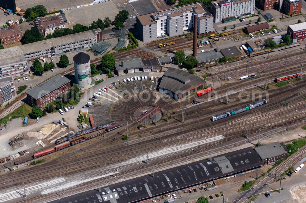 Bremen from above - Trackage and rail routes on the roundhouse - locomotive hall of the railway operations work on Central Station in the district Bahnhofsvorstadt in Bremen, Germany