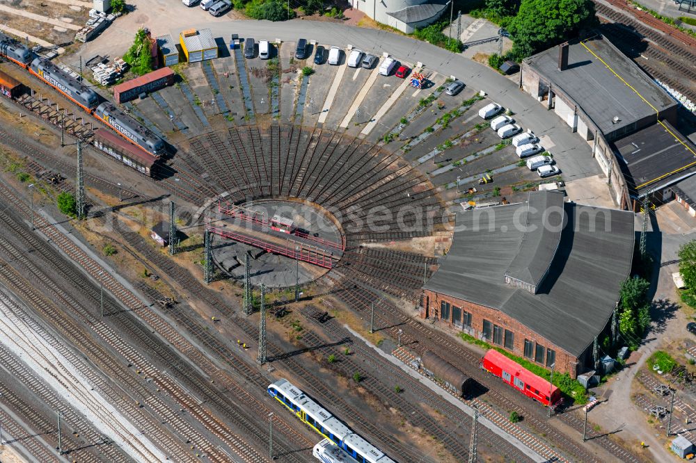 Aerial photograph Bremen - Trackage and rail routes on the roundhouse - locomotive hall of the railway operations work on Central Station in the district Bahnhofsvorstadt in Bremen, Germany