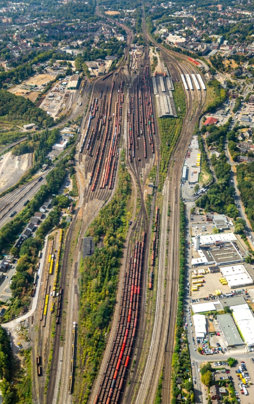 Aerial image Herne - Railway tracks in the East of the main station of Wanne-Eickel in Herne in the state of North Rhine-Westphalia