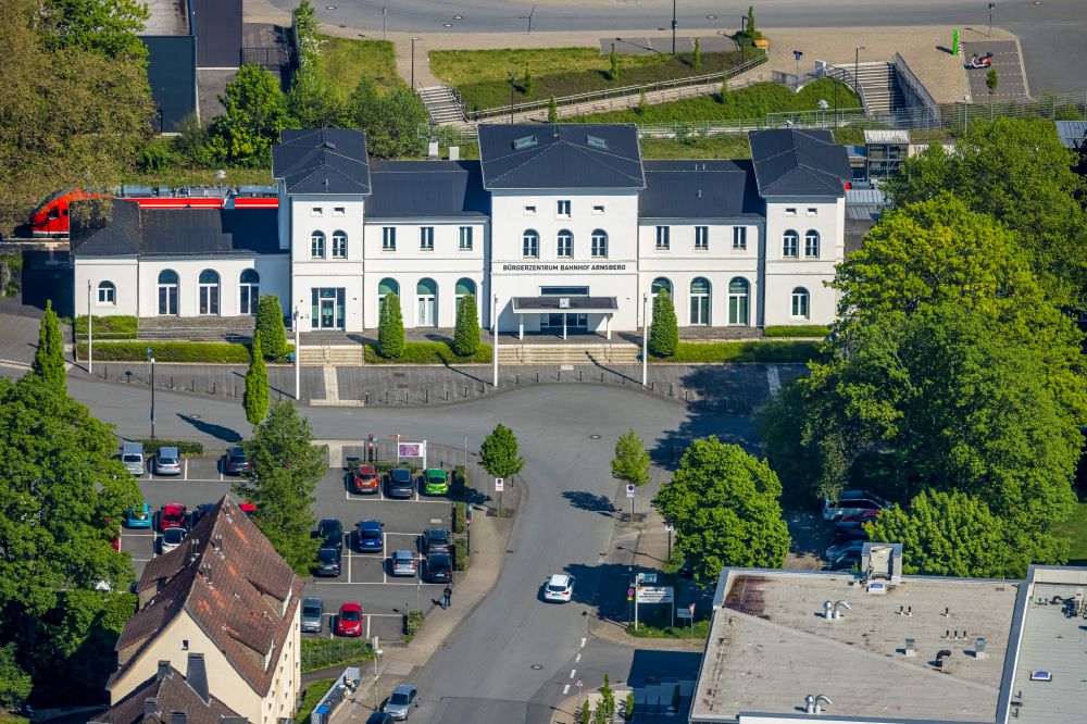 Arnsberg from the bird's eye view: Train station railway building and Buergerzentrum on street Clemens-August-Strasse in the district Wennigloh in Arnsberg at Sauerland in the state North Rhine-Westphalia, Germany