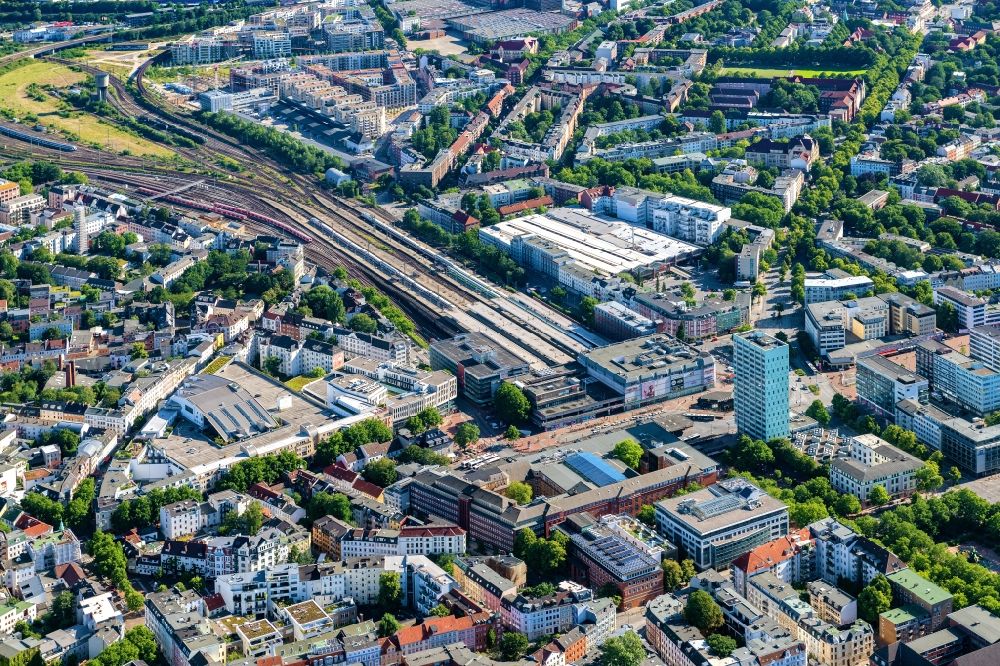 Aerial photograph Hamburg - Station railway building of the Deutsche Bahn in Hamburg, Germany
