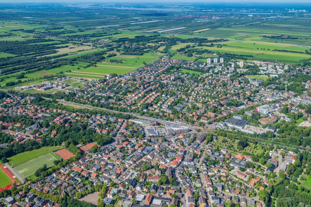 Aerial photograph Buxtehude - Station railway building of the Deutsche Bahn in Buxtehude in the state Lower Saxony, Germany
