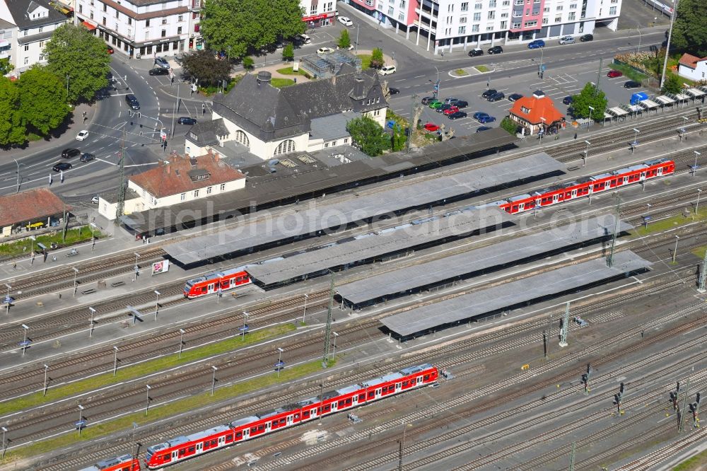 Aerial photograph Friedberg (Hessen) - Station railway building of the Deutsche Bahn in Friedberg (Hessen) in the state Hesse, Germany