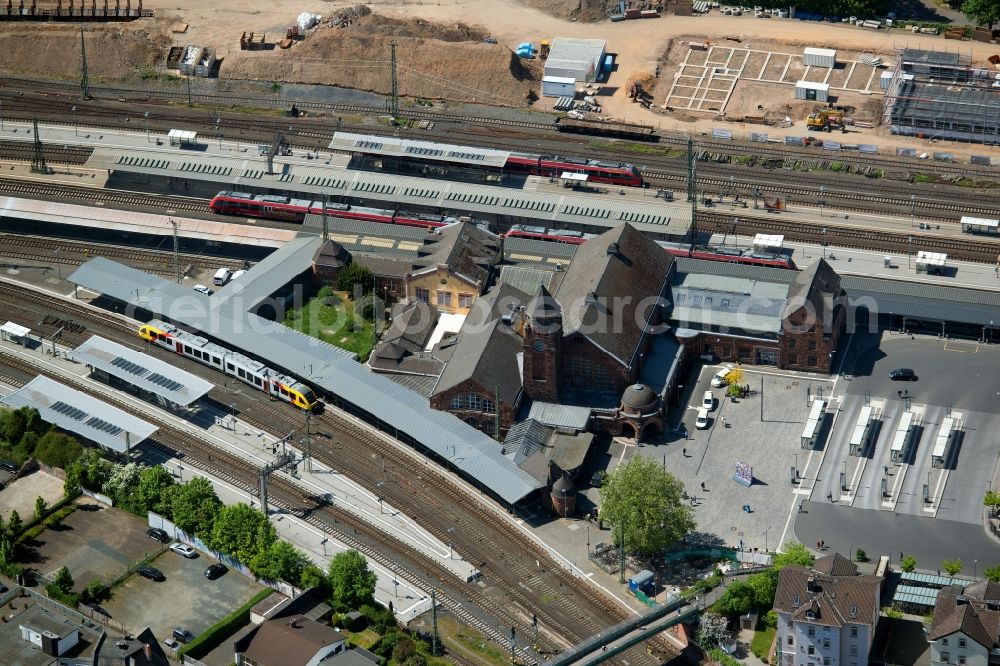Aerial image Gießen - Station railway building of the Deutsche Bahn in Giessen in the state Hesse, Germany