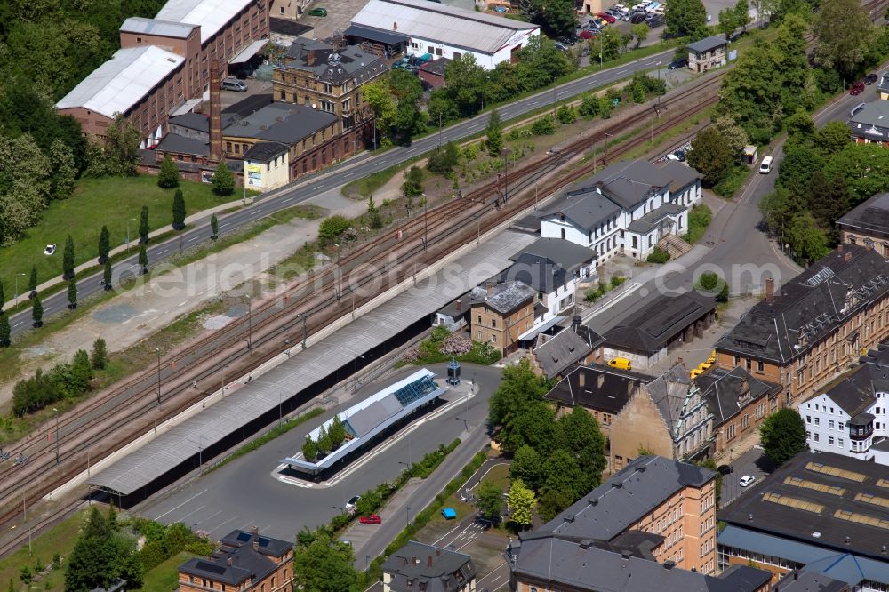 Aerial photograph Greiz - Station railway building of the Deutsche Bahn in Greiz in the state Thuringia, Germany