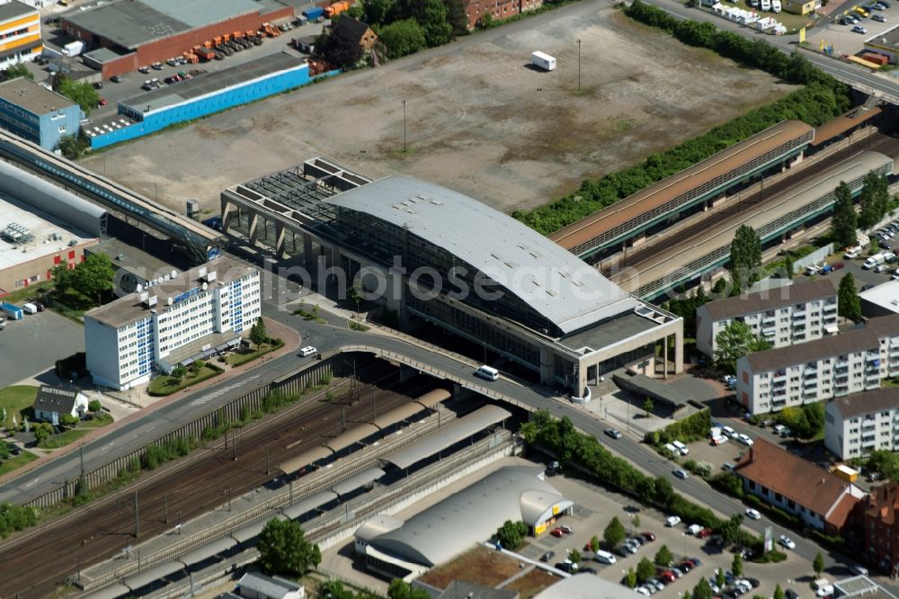 Aerial photograph Laatzen - Station railway building of the Deutsche Bahn in Laatzen in the state Lower Saxony, Germany