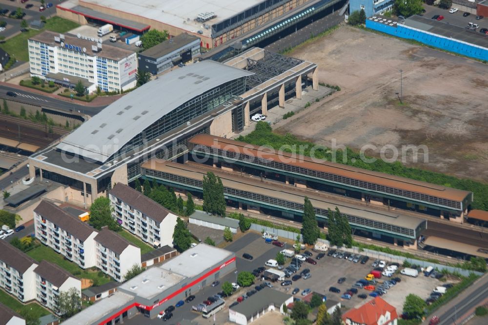 Laatzen from above - Station railway building of the Deutsche Bahn in Laatzen in the state Lower Saxony, Germany