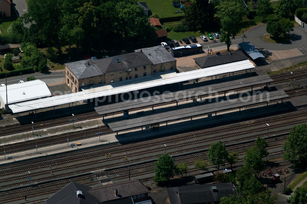 Aerial image Neuenmarkt - Station railway building of the Deutsche Bahn in Neuenmarkt in the state Bavaria, Germany