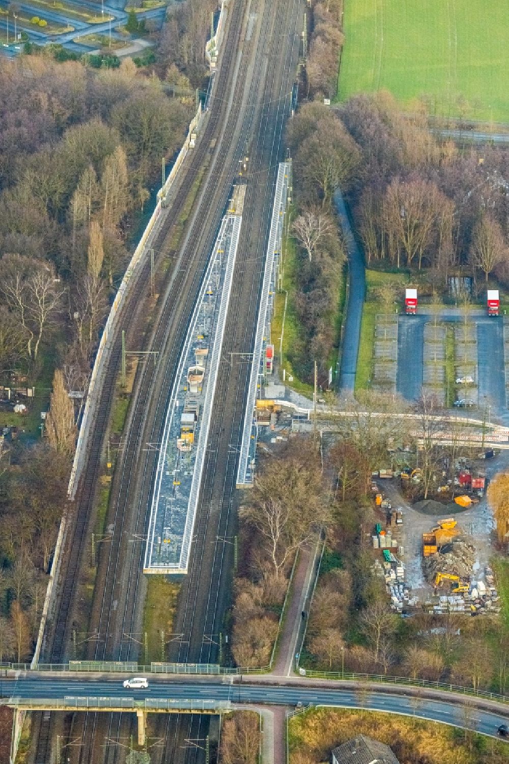 Aerial photograph Hamm - Station railway building of the Deutsche Bahn in the district Heessen in Hamm in the state North Rhine-Westphalia, Germany