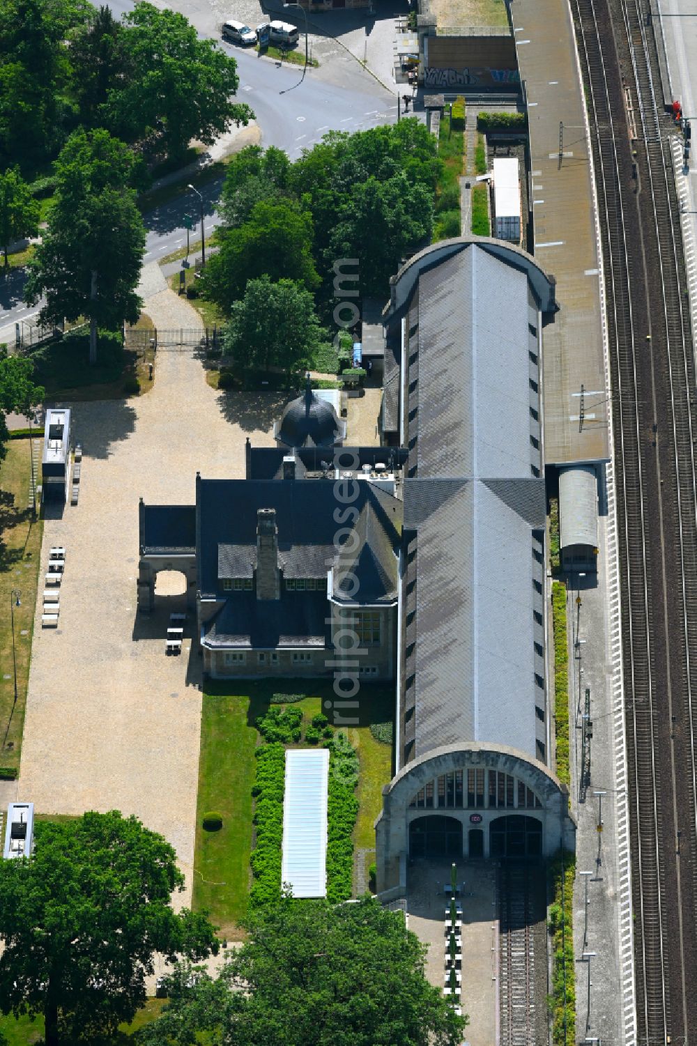 Aerial photograph Potsdam - Station railway building of the Deutsche Bahn in the district Westliche Vorstadt in Potsdam in the state Brandenburg, Germany