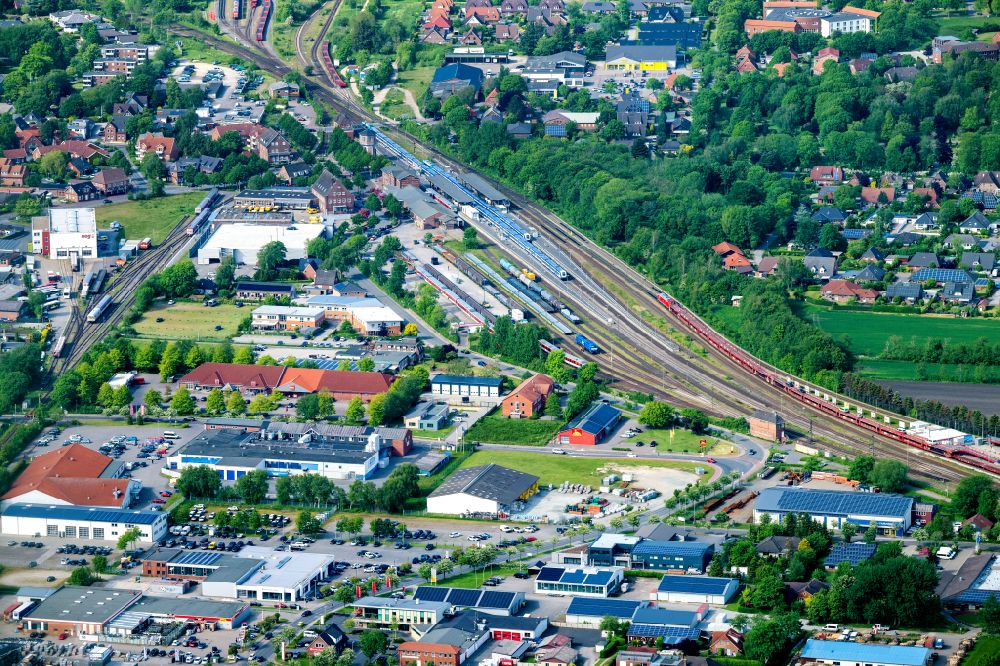 Aerial photograph Niebüll - Station railway building of the Deutsche Bahn Sylt-Shuttle in Niebuell in the state Schleswig-Holstein, Germany