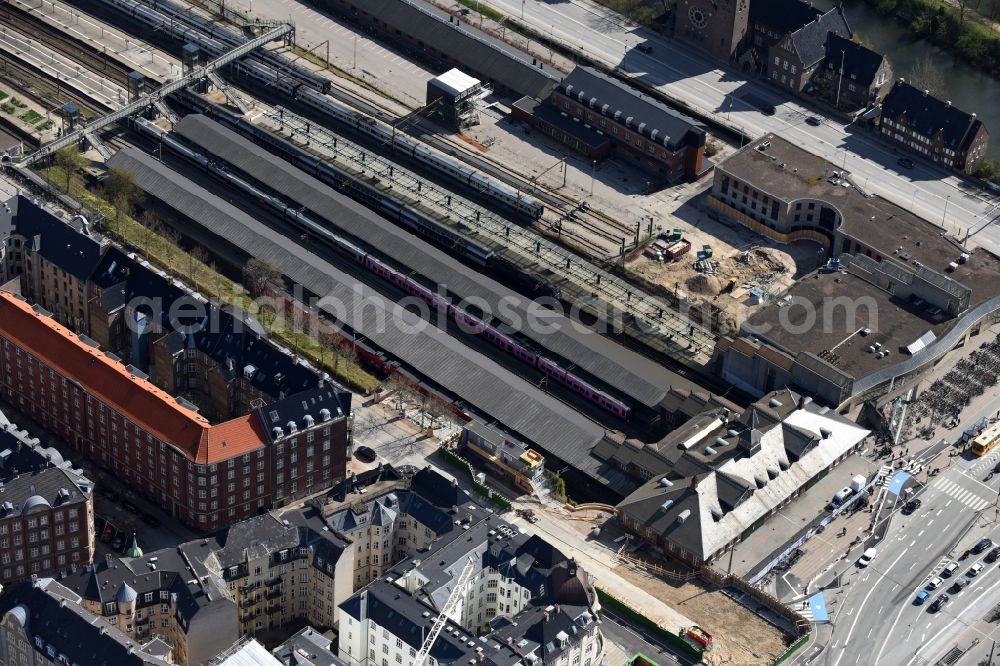 Kopenhagen from the bird's eye view: Station railway building on TandCity am Oslo Place in Copenhagen in Region Hovedstaden, Denmark