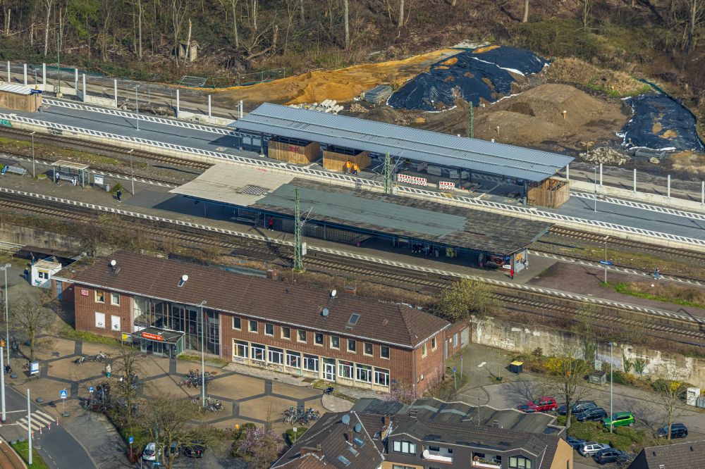 Dinslaken from the bird's eye view: Train station railway building with tunnel work in Dinslaken at Ruhrgebiet in the state North Rhine-Westphalia, Germany