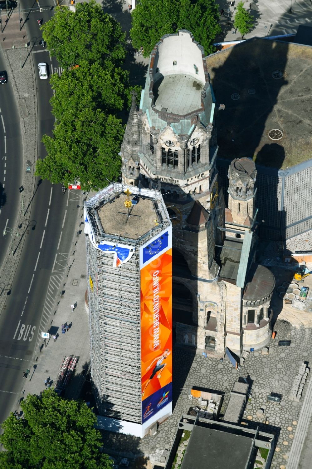 Aerial photograph Berlin - The Protestant Kaiser William Memorial Church (colloquially known Memorial Church and in Berlin dialect called Hollow Tooth) is located at Breitscheidplatz between the Kurfuerstendamm, the Tauentzienstrasse and the Budapest street in Berlin's Charlottenburg district