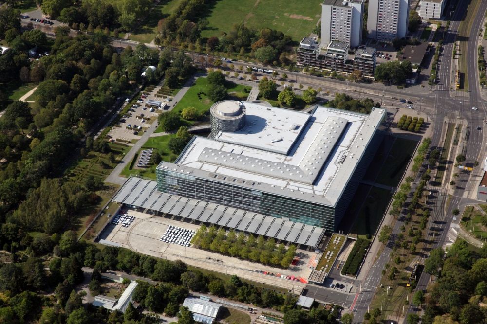 Aerial image Dresden - VW transparent factory in Dresden in Saxony. The transparent factory is a Dresden automobile factory of Volkswagen AG, which is operated by the Volkswagen Sachsen GmbH