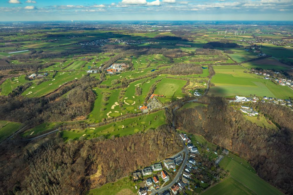 Fröndenberg/Ruhr from the bird's eye view: Grounds of the Golf course at Golf-Club Unna-Froendenberg e.V. on Schwarzer Weg in the district Hohenheide in Froendenberg/Ruhr in the state North Rhine-Westphalia, Germany
