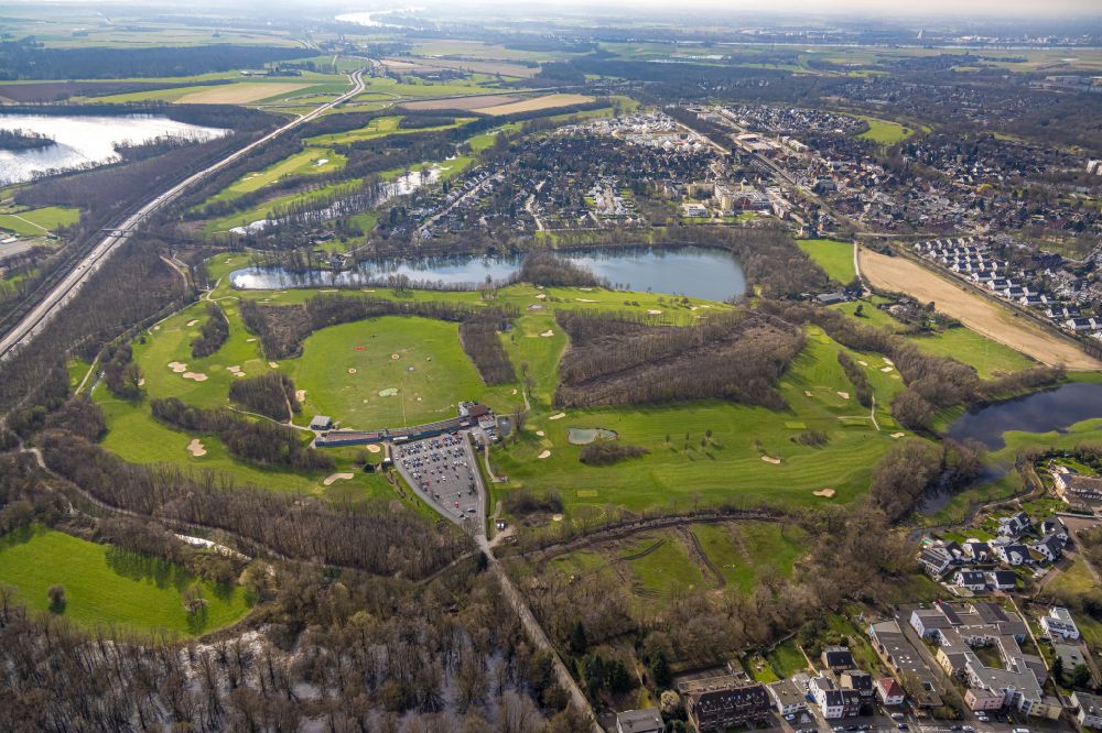Duisburg from the bird's eye view: Grounds of the Golf course at Golf & More on street Altenbrucher Damm in the district Huckingen in Duisburg at Ruhrgebiet in the state North Rhine-Westphalia, Germany