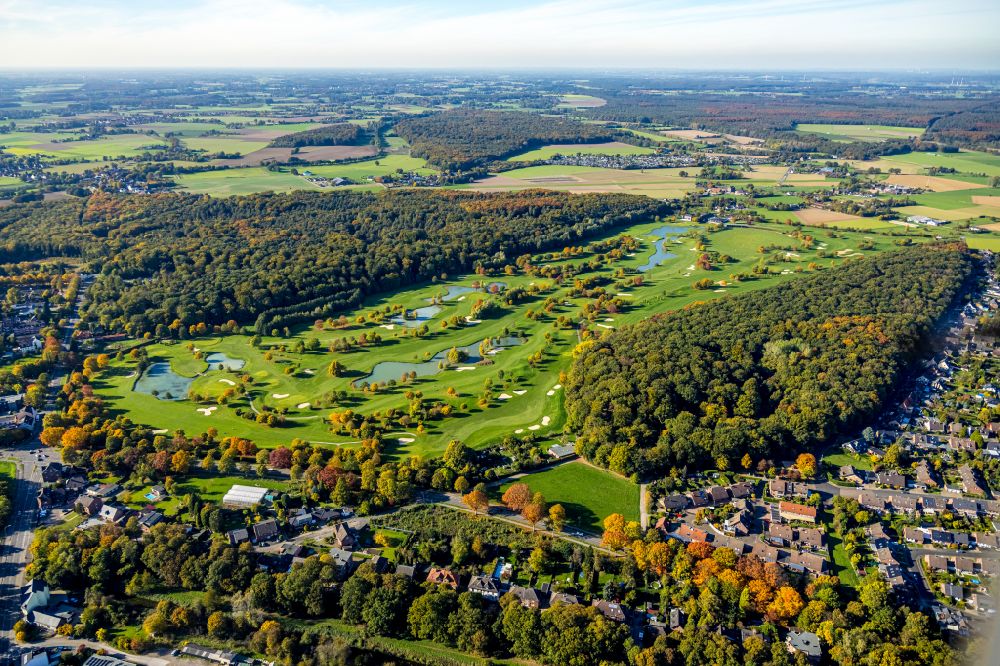 Kamp-Lintfort from above - Grounds of the Golf course at Golfclub Am Kloster-Kamp e.V. on Kirchstrasse in the district Niersenbruch in Kamp-Lintfort at Ruhrgebiet in the state North Rhine-Westphalia, Germany