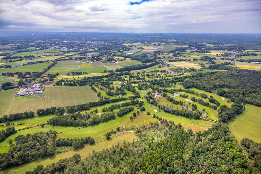 Bottrop from the bird's eye view: Grounds of the golf course Golfclub Schwarze Heide Bottrop-Kirchhellen e.V. on Gahlener street in Bottrop in the Ruhr area in the state of North Rhine-Westphalia, Germany