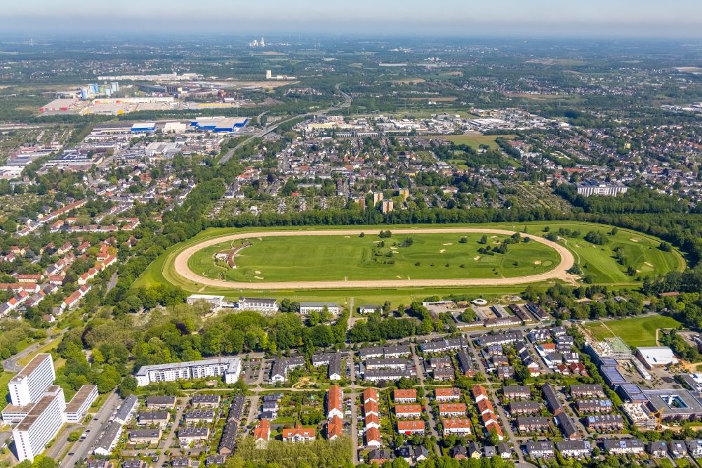 Dortmund from above - Grounds of the Golf course at GolfRange Dortmund on Rennweg in Dortmund at Ruhrgebiet in the state North Rhine-Westphalia, Germany
