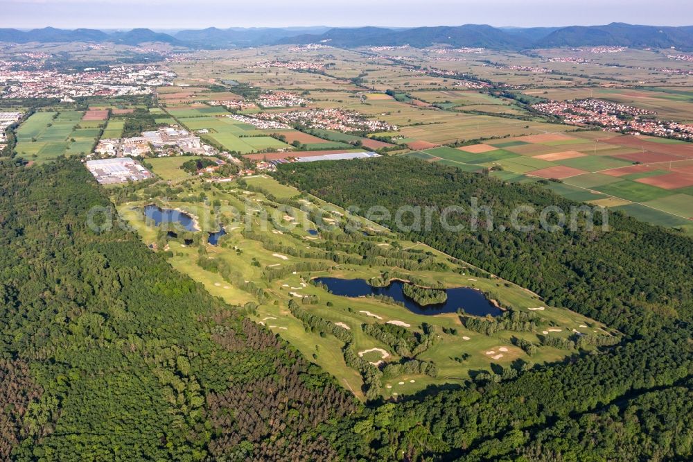 Aerial image Essingen - Grounds of the Golf course at Golfanlage Landgut Dreihof in Essingen in the state Rhineland-Palatinate