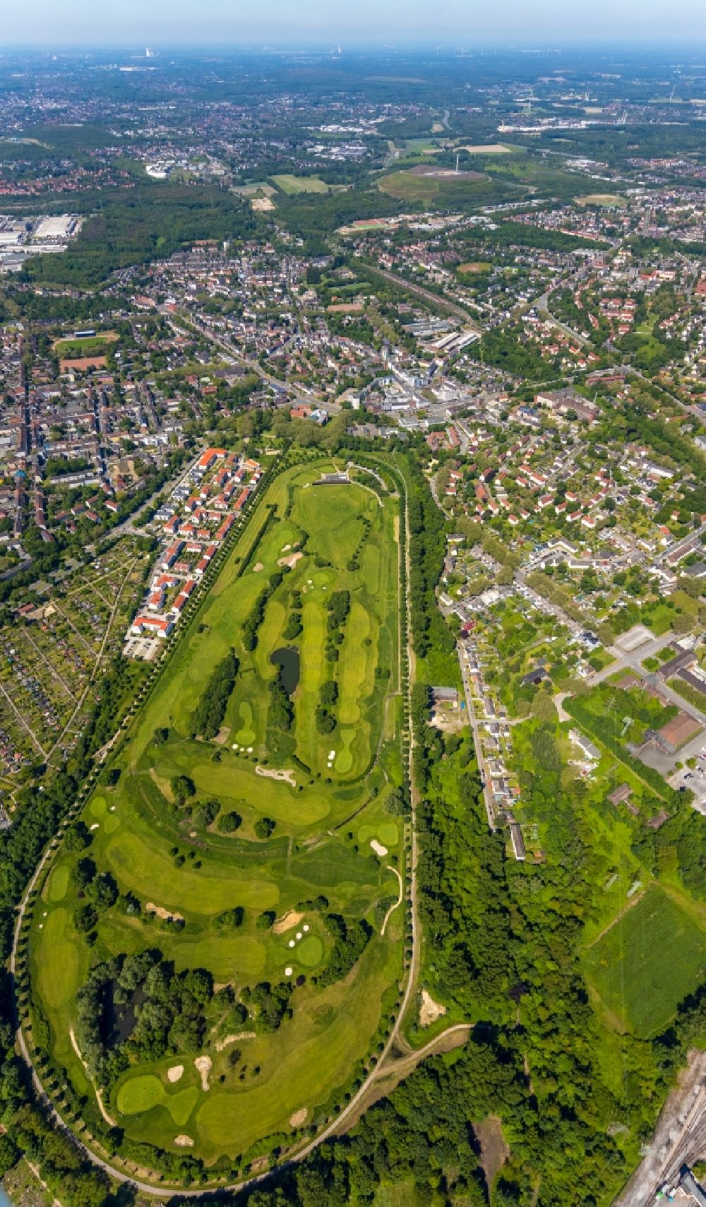 Aerial photograph Gelsenkirchen - Grounds of the Golf course at of GC Schloss Horst GmbH & Co. KG on Johannastrasse in Gelsenkirchen at Ruhrgebiet in the state North Rhine-Westphalia, Germany