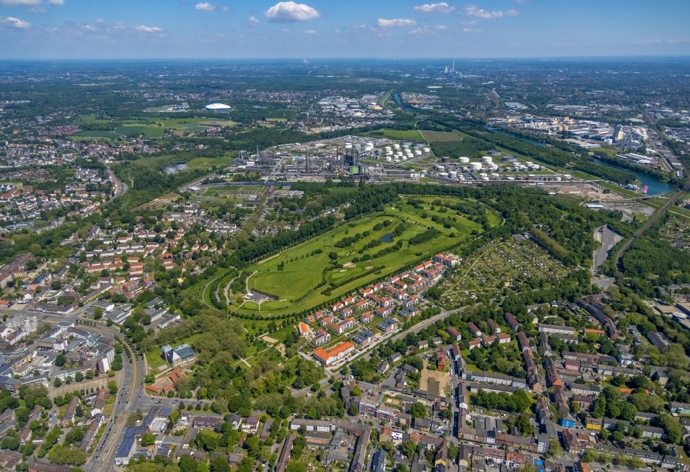 Aerial image Gelsenkirchen - Grounds of the Golf course at of GC Schloss Horst GmbH & Co. KG on Johannastrasse in Gelsenkirchen at Ruhrgebiet in the state North Rhine-Westphalia, Germany