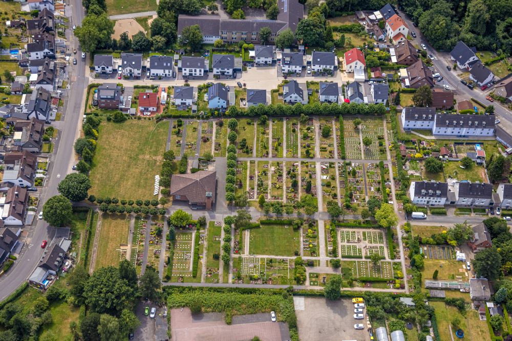 Aerial photograph Castrop-Rauxel - Grave rows on the grounds of the cemetery on street Westhofenstrasse in the district Schwerin in Castrop-Rauxel at Ruhrgebiet in the state North Rhine-Westphalia, Germany