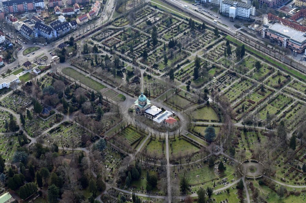 Aerial photograph Freiburg im Breisgau - Grave rows on the grounds of the cemetery on Friedhofstrasse in the district Stuehlinger in Freiburg im Breisgau in the state Baden-Wurttemberg, Germany